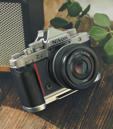 SmallRig 5706 L-Shaped Mount Plate with Silicone Handle for Nikon Z f, silver
